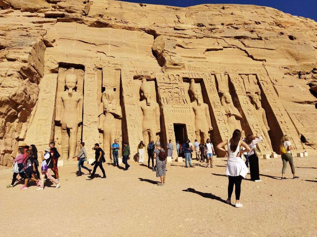 Ebu Simbel Hathor (Nefertari) tapınağı