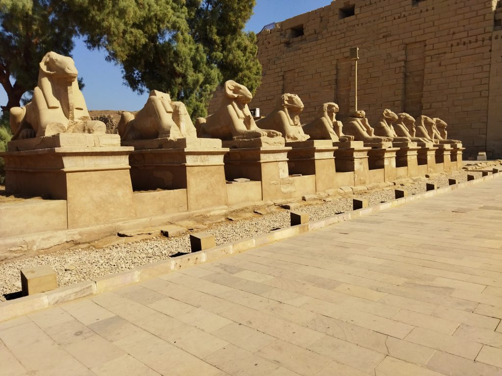 Karnak Tapınağı'ndaki koç sfenksleri, Luxor