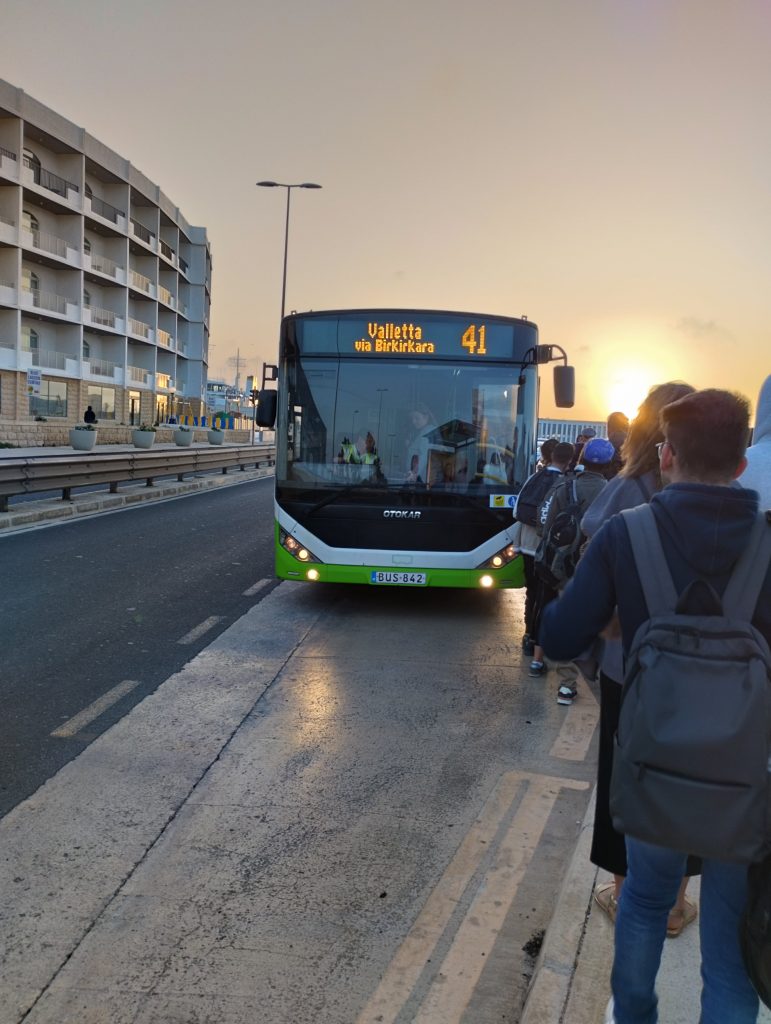 Malta'da belediye otobüsü