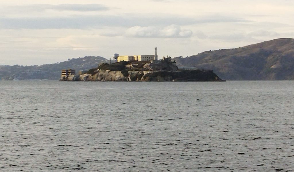 San Francisco'dan Alcatraz manzarası