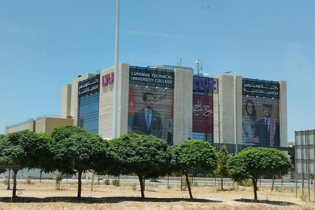 LTU Ürdün veliaht prensi pankartları, Amman, Ürdün