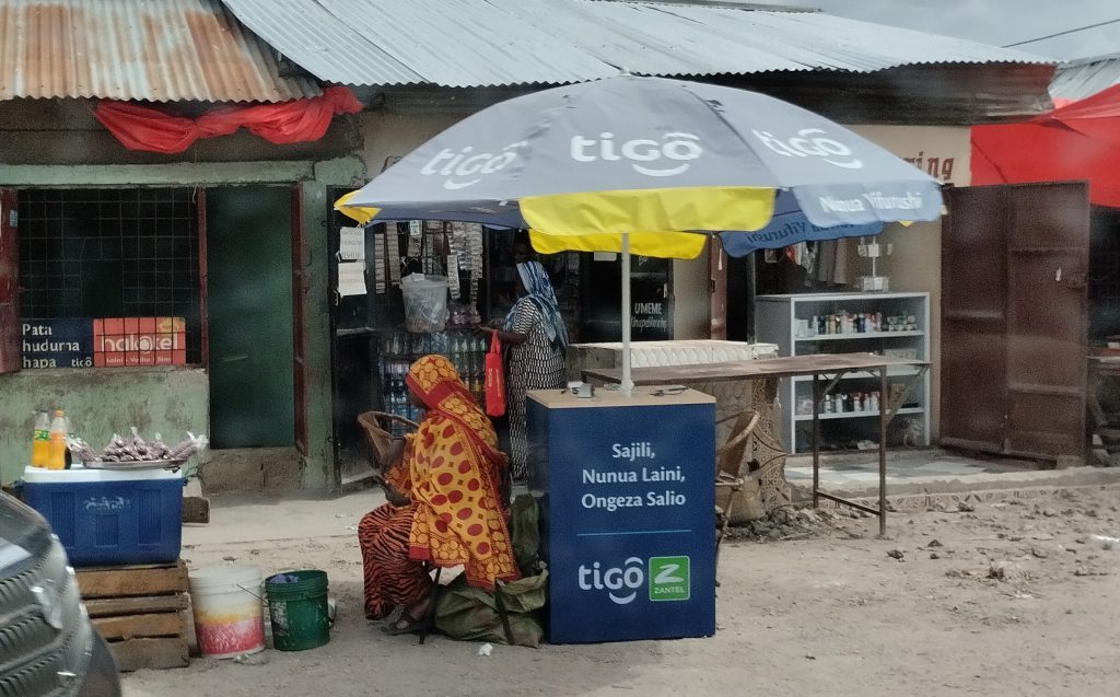 Kanga giyen kadınlar, Zanzibar, Tanzanya