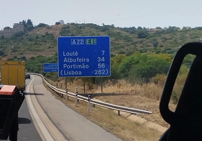 Algarve'de bir yol tabelası, Algarve, Portekiz