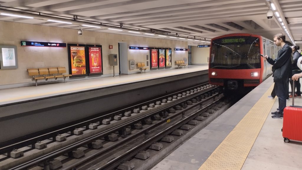 Lizbon Havaalanı Metro Durağı, Lizbon, Portekiz