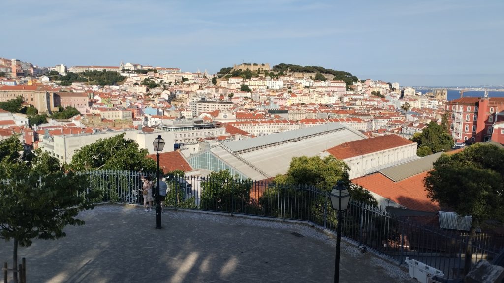 Bairro Alto'dan Alfama manzarası, Lizbon, Portekiz