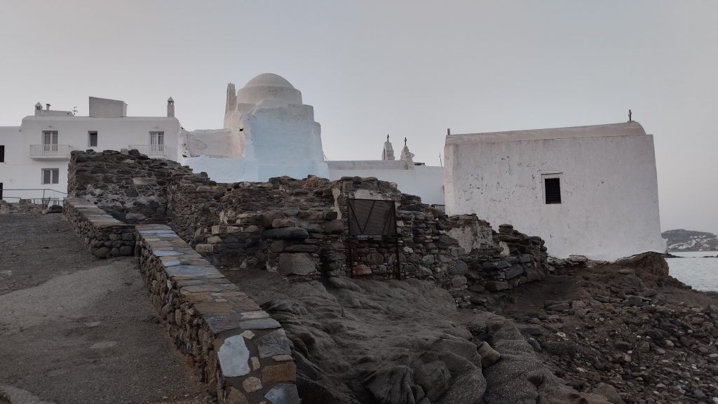 Mikonos Kalesi ve Panagia Paraportiani Kilisesi, Mikonos, Yunanistan