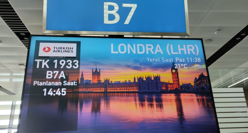 İstanbul - Londra Heathrow uçuş bilgi ekranı, İstanbul Havaalanı