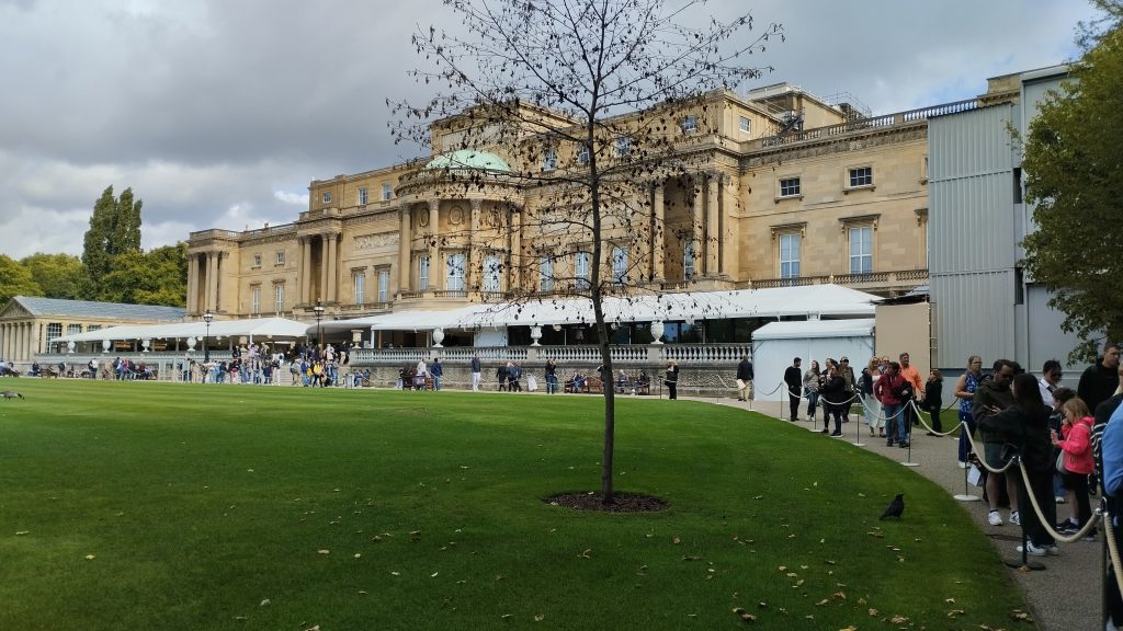 Buckingham Sarayı arka bahçeden görüntü, Londra