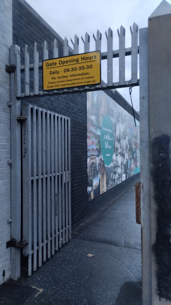 Açılıp kapanan sokak kapıları, Belfast, Kuzey İrlanda