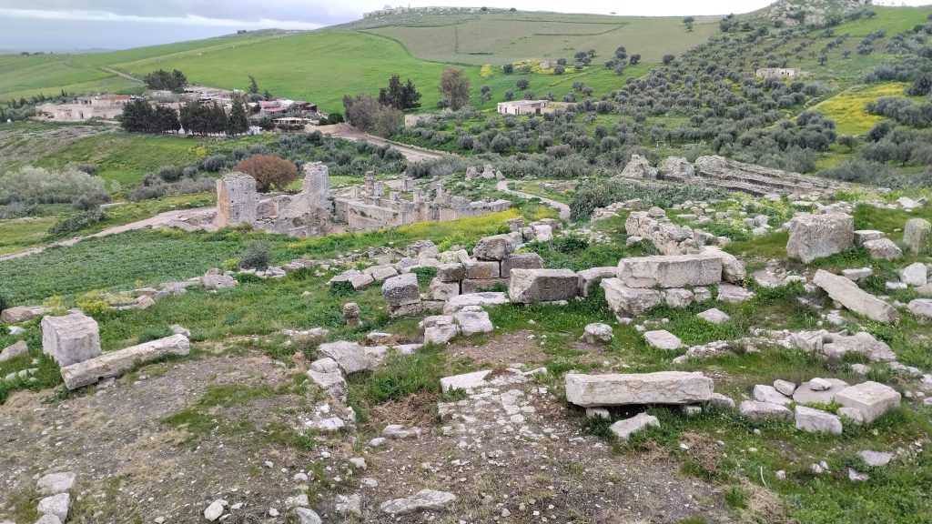 Dougga antik kent ve yeni evler, Dougga, Tunus