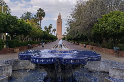 Lalla Hasna Parkı'ndan Kütübiyye Camisi minaresi, Marakeş, Fas